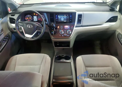 2015 Toyota Sienna Le z USA, uszkodzony, nr VIN 5TDJK3DC7FS105502